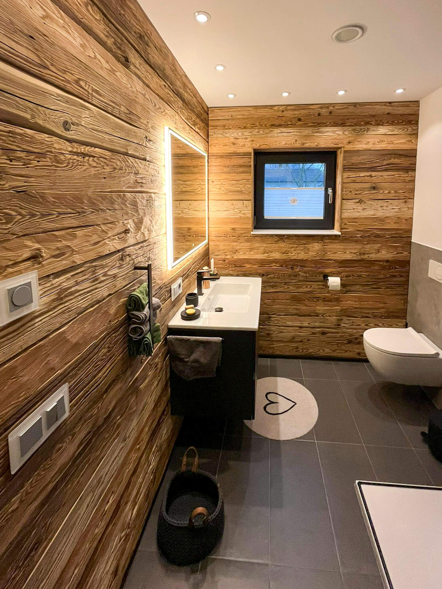 Badsanierung zum Wellnessbadezimmer mit Echtholztraum WC im Großraum Gießen 6