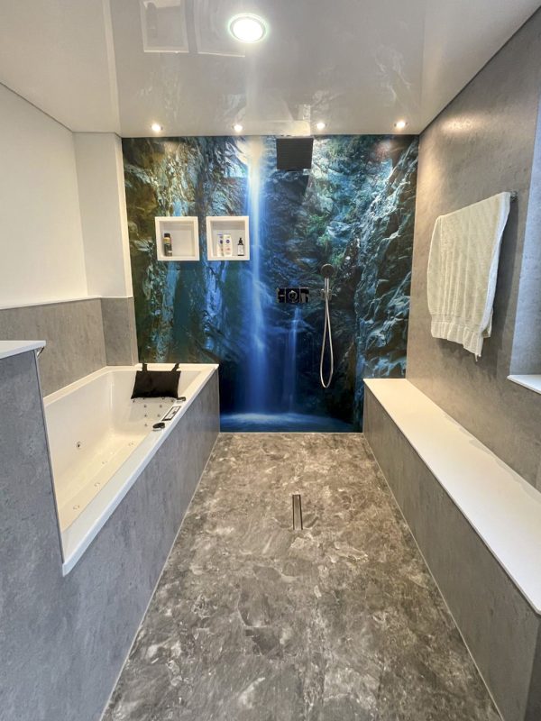 Wellness Lagune mit Fernseher und Whirlpool für Zuhause in Heuchelheim 7